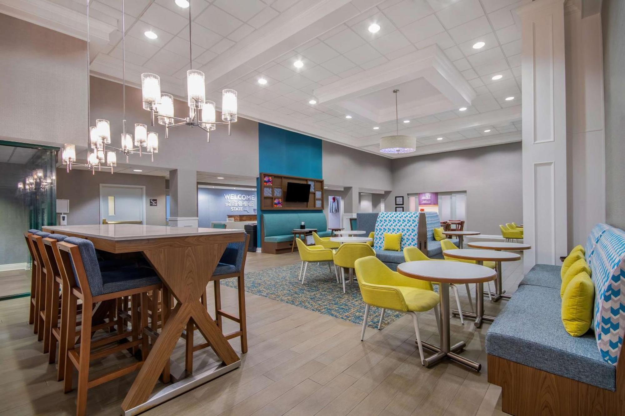 Hampton Inn East Aurora Экстерьер фото