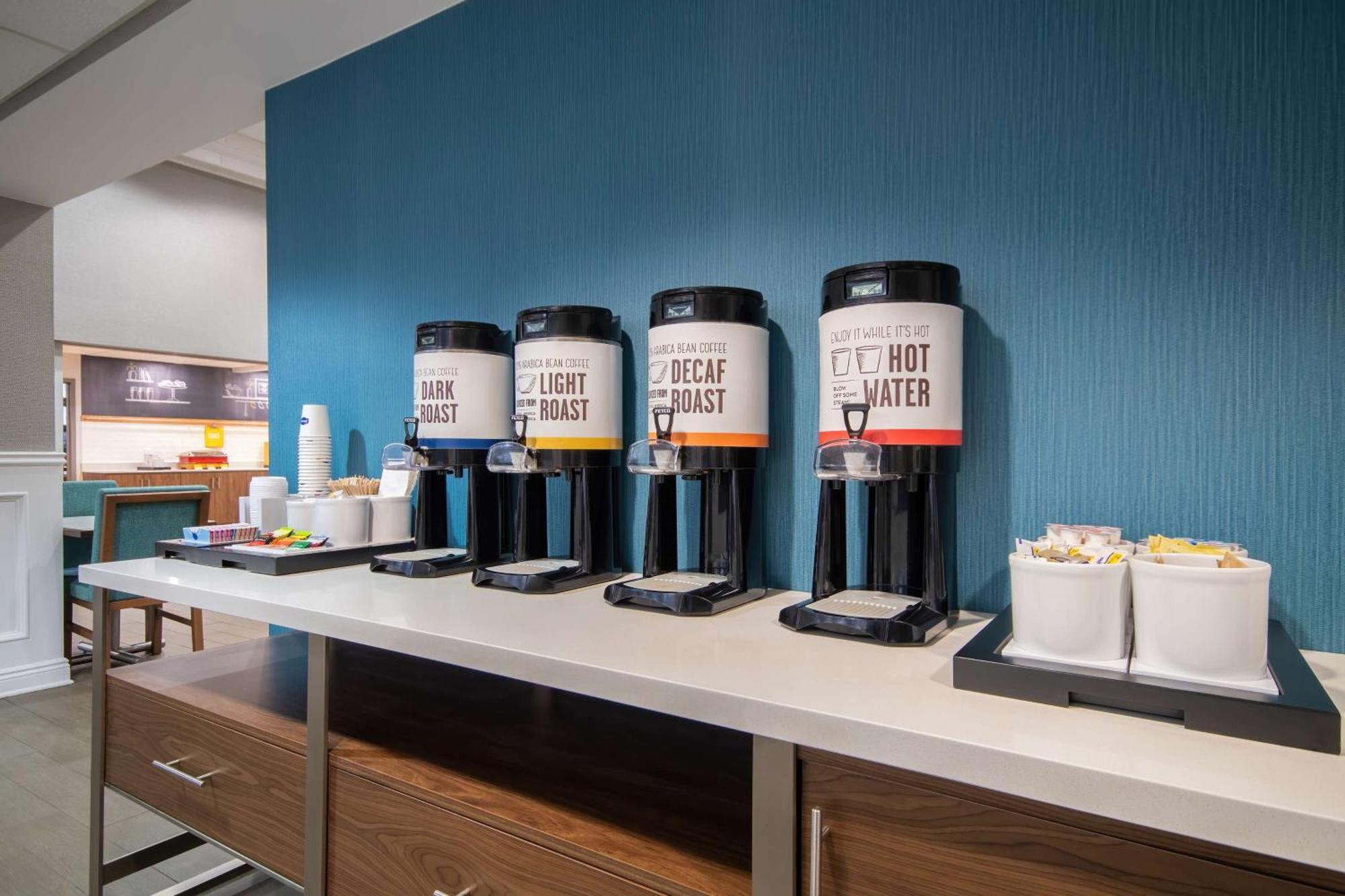 Hampton Inn East Aurora Экстерьер фото