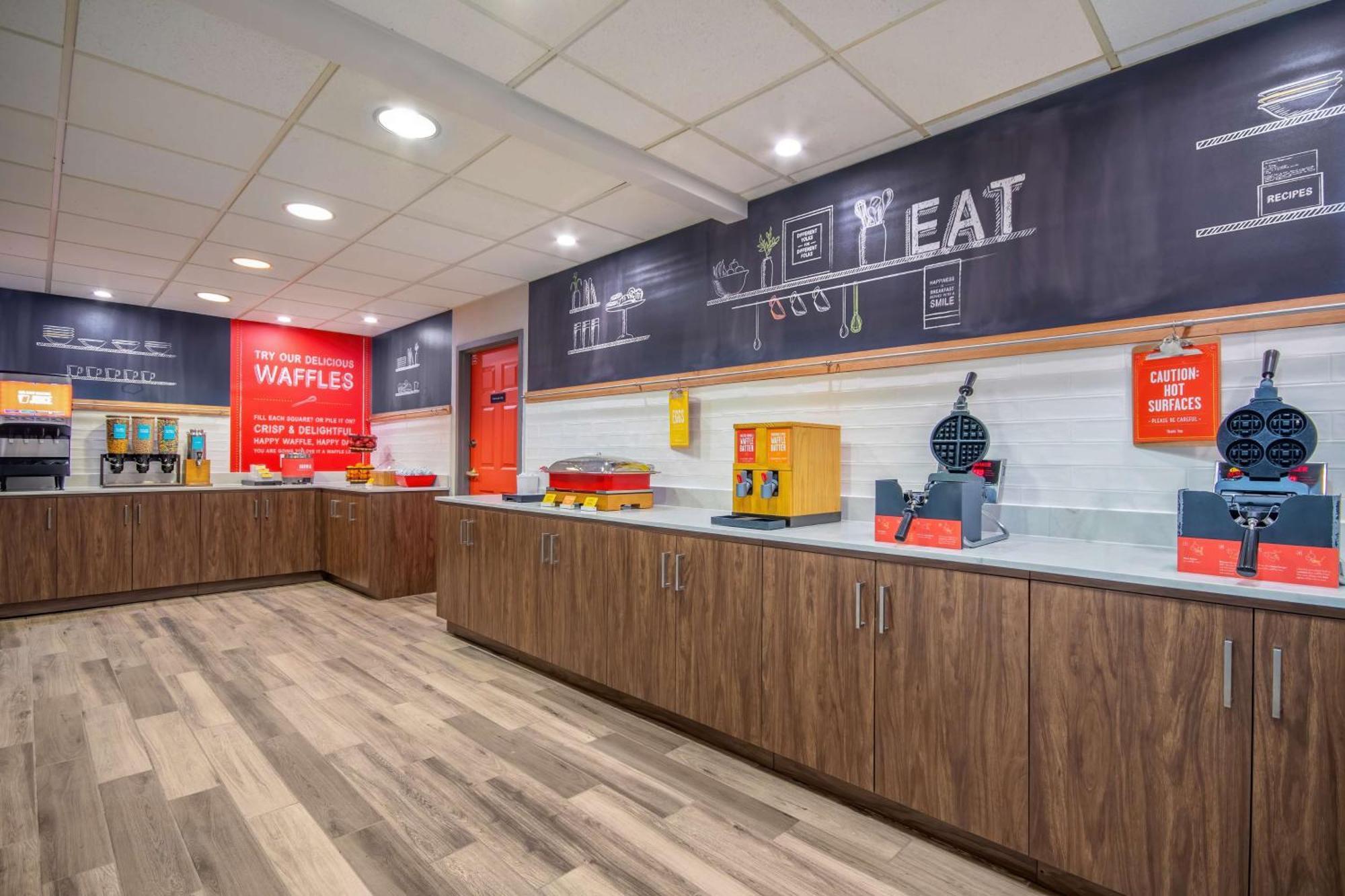 Hampton Inn East Aurora Экстерьер фото
