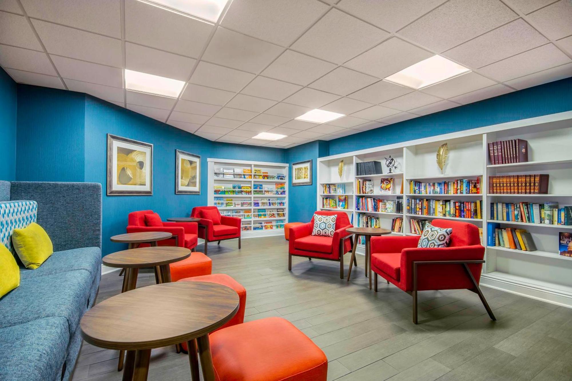 Hampton Inn East Aurora Экстерьер фото