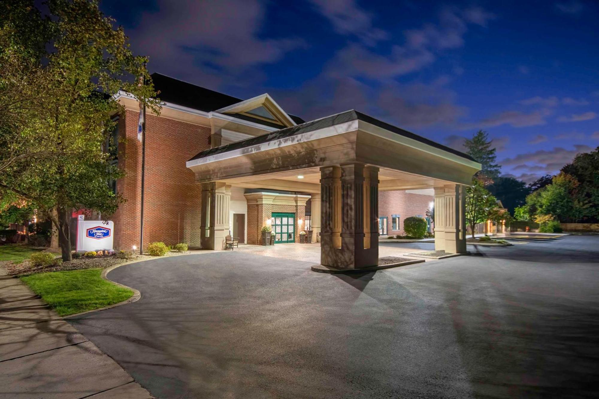 Hampton Inn East Aurora Экстерьер фото