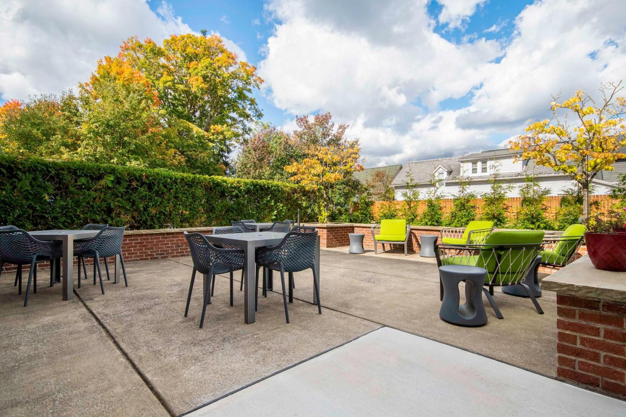 Hampton Inn East Aurora Экстерьер фото